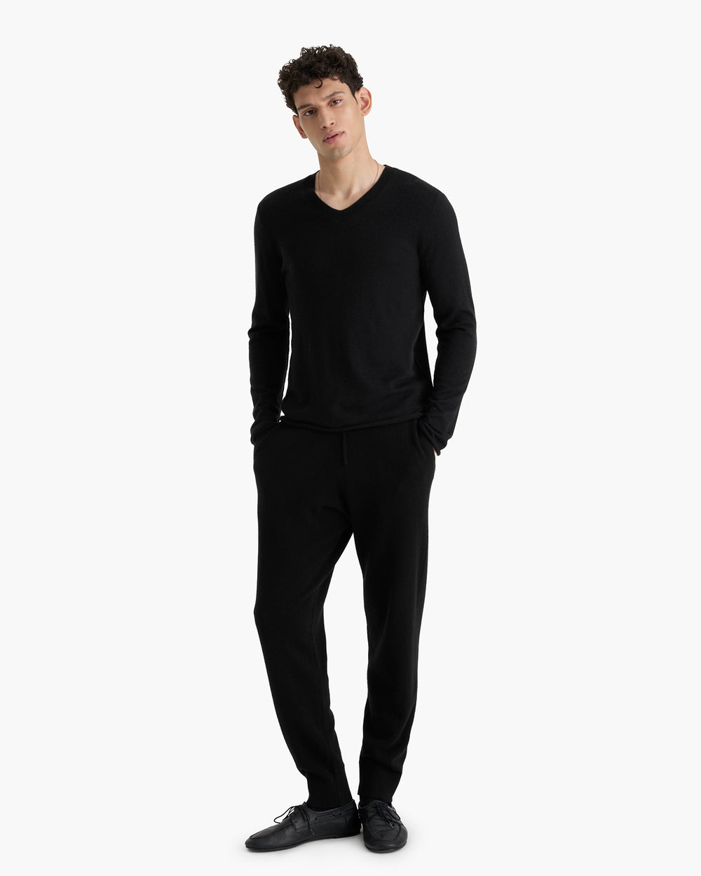 Lightweight Cashmere V-Neck - Black