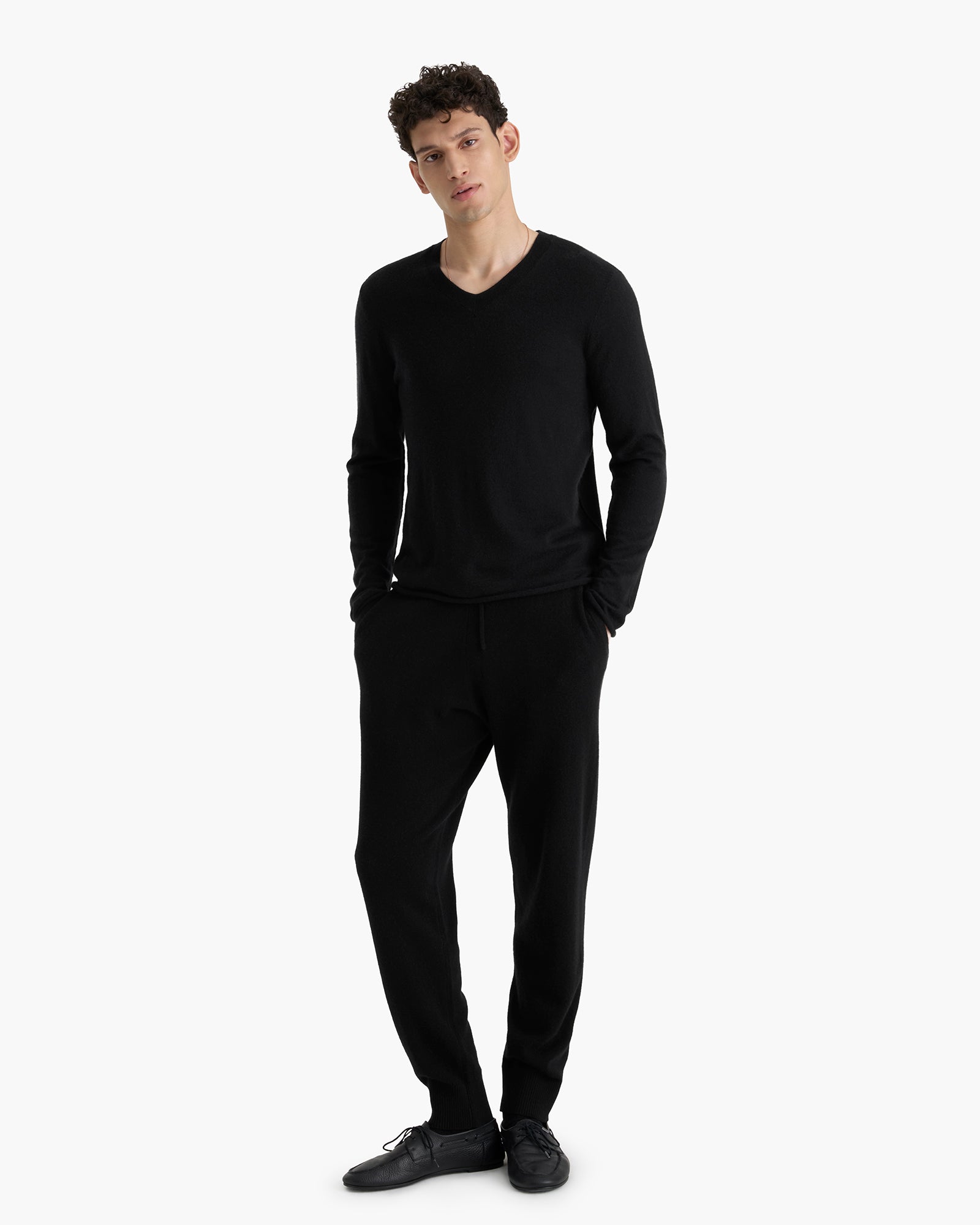Lightweight Cashmere V-Neck - Black