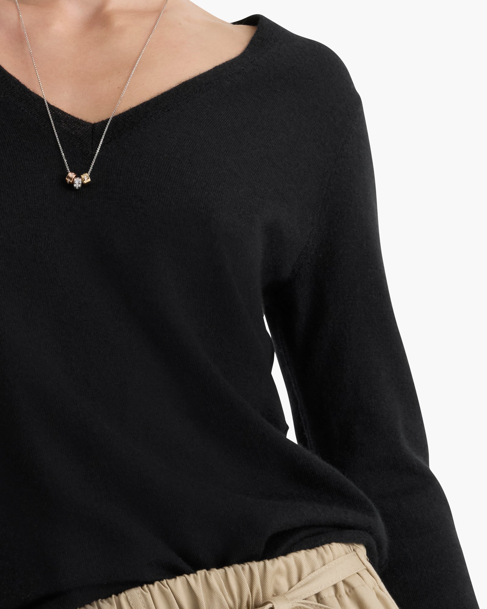 Lightweight Cashmere V-Neck - Black