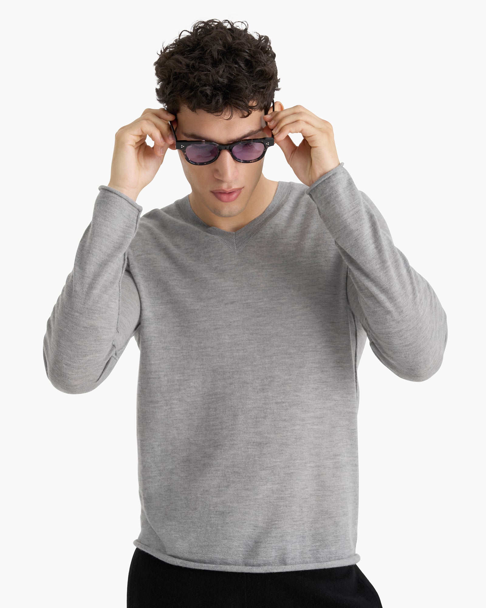 Lightweight Cashmere V-Neck - Heathered Grey