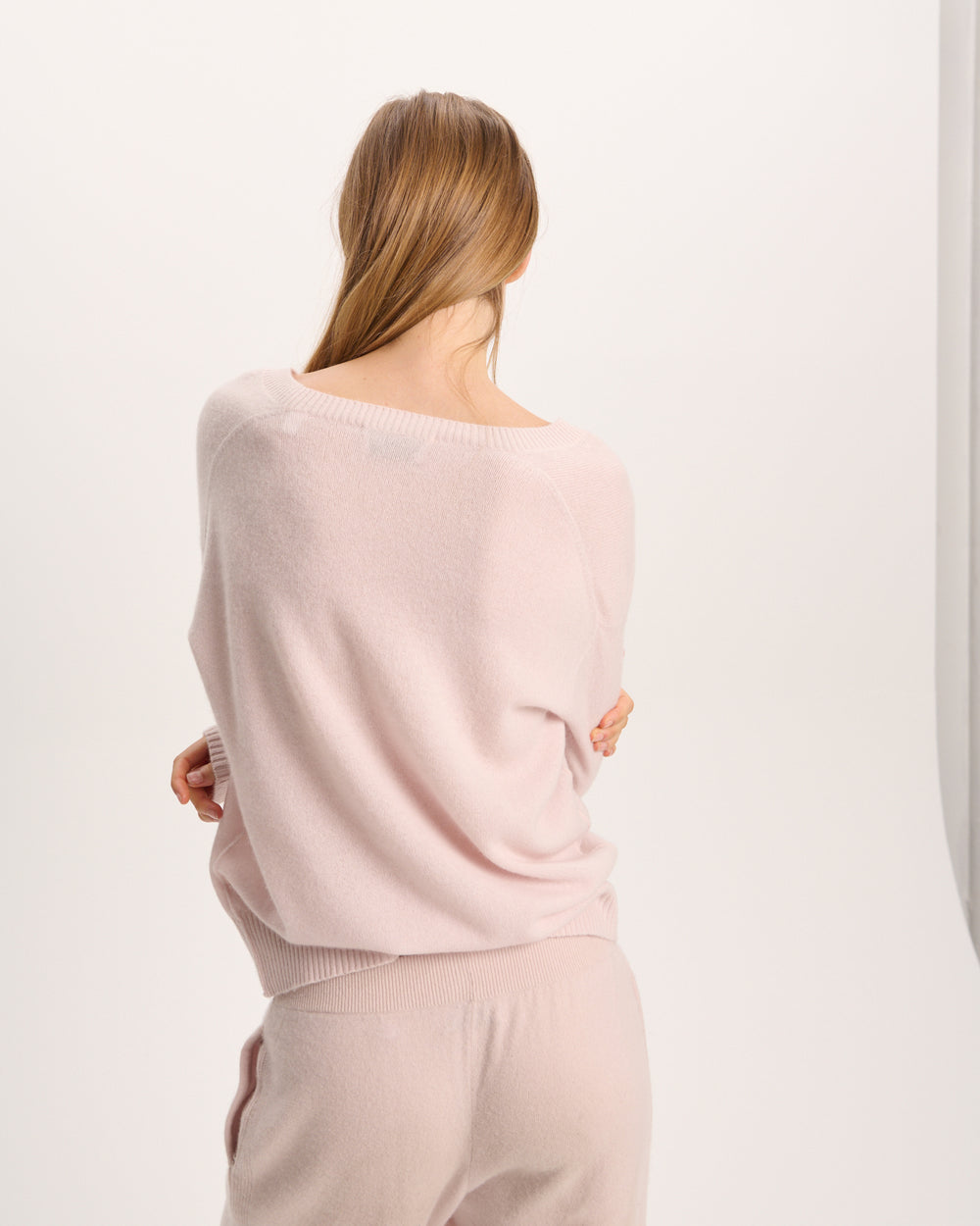 Cashmere V-Neck Relaxed Sweater - Faded Rose