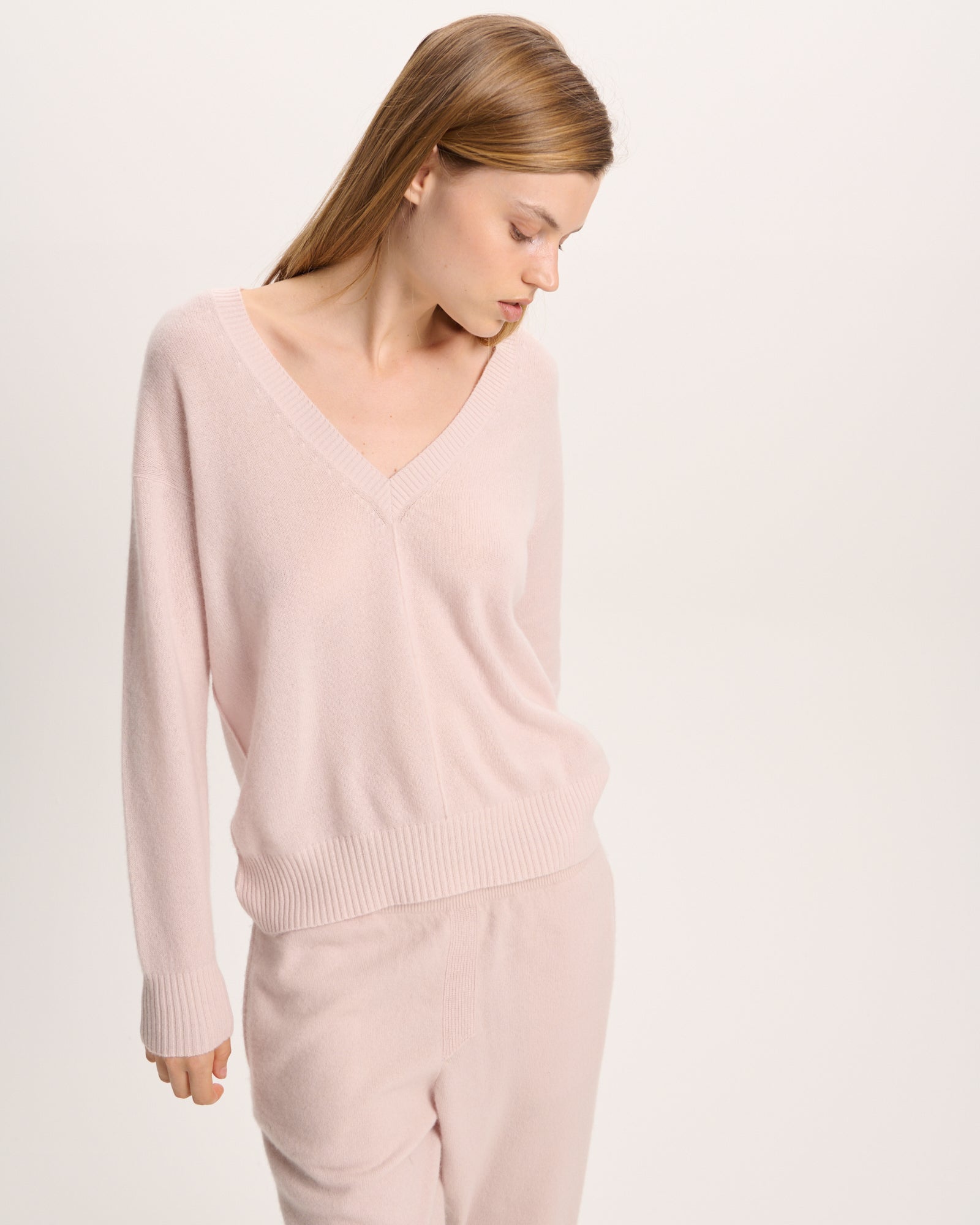 Cashmere V-Neck Relaxed Sweater - Faded Rose