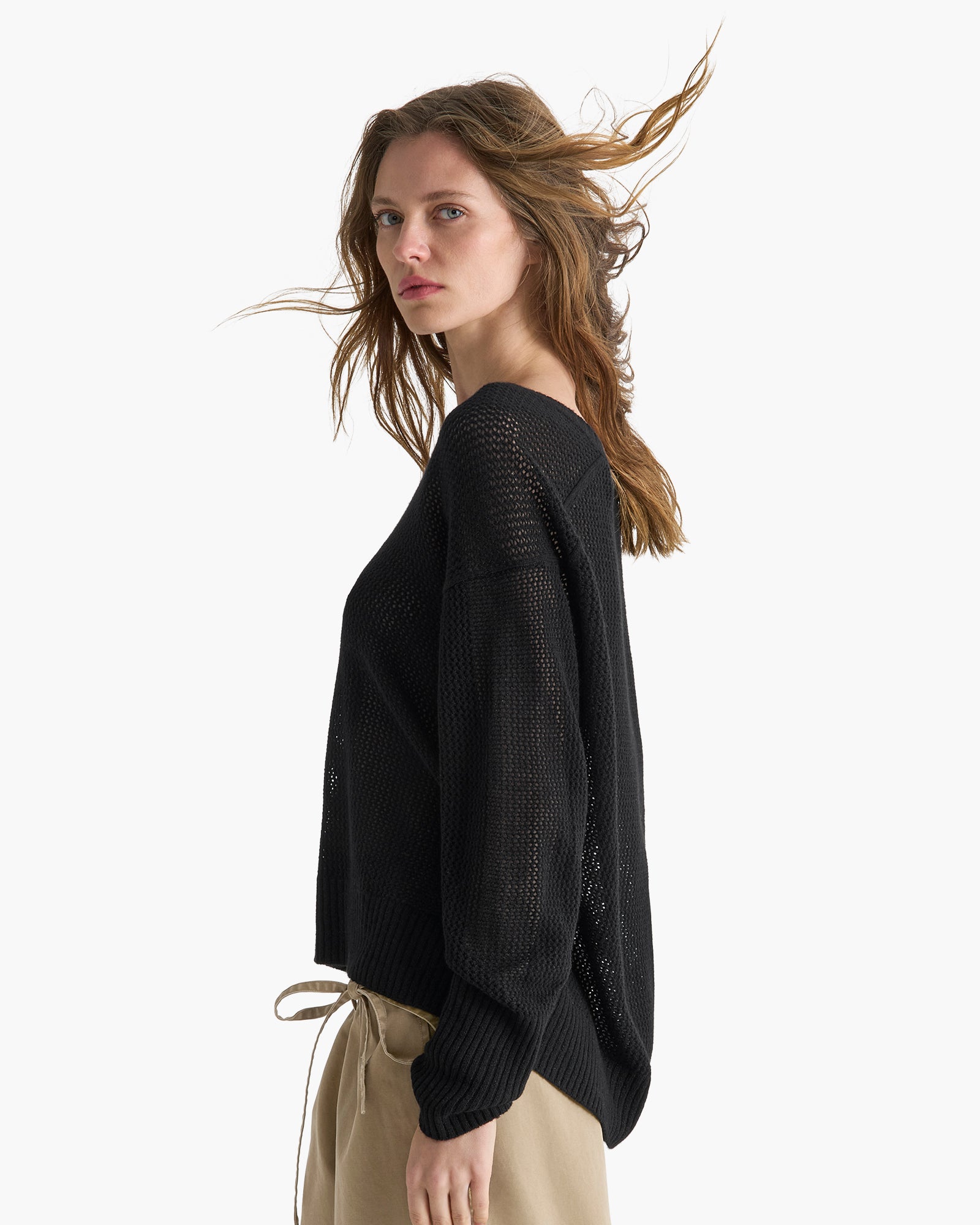 Cashmere Mesh Stitch V-Neck Sweater - Caviar Sparkle